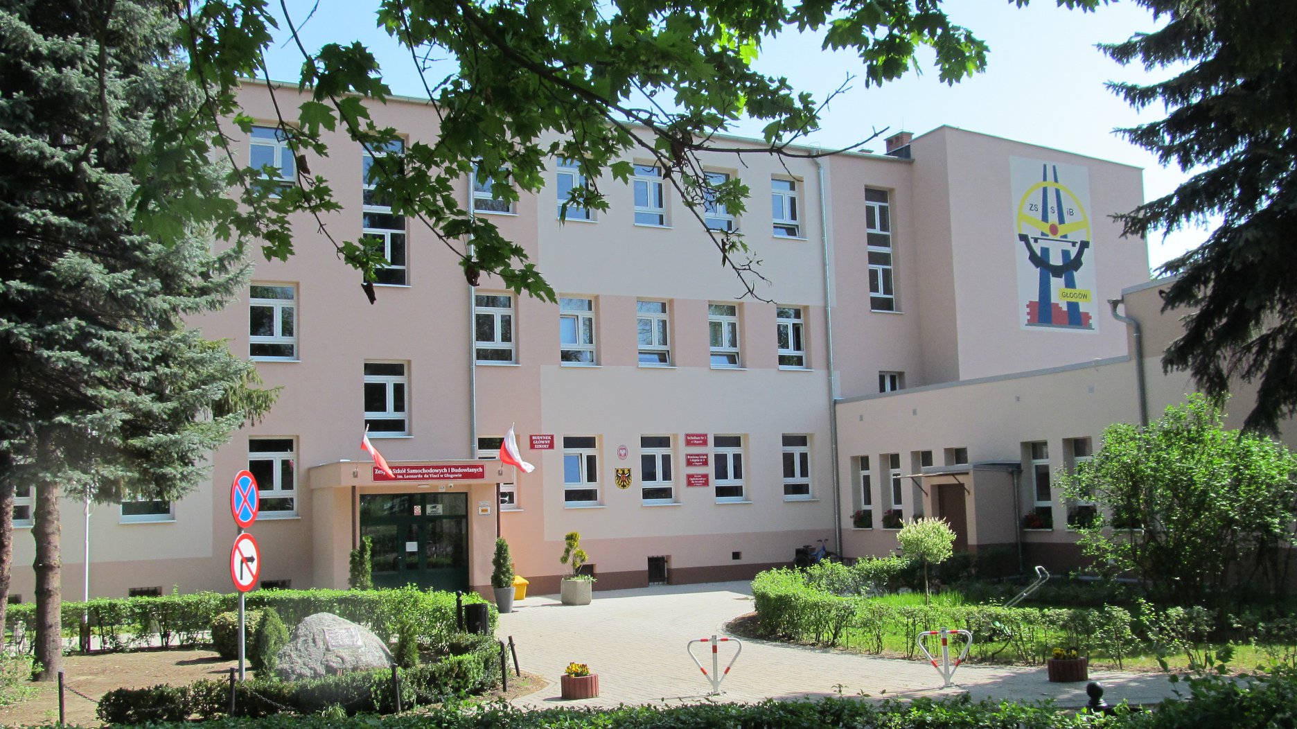 fragment budynku szkoły