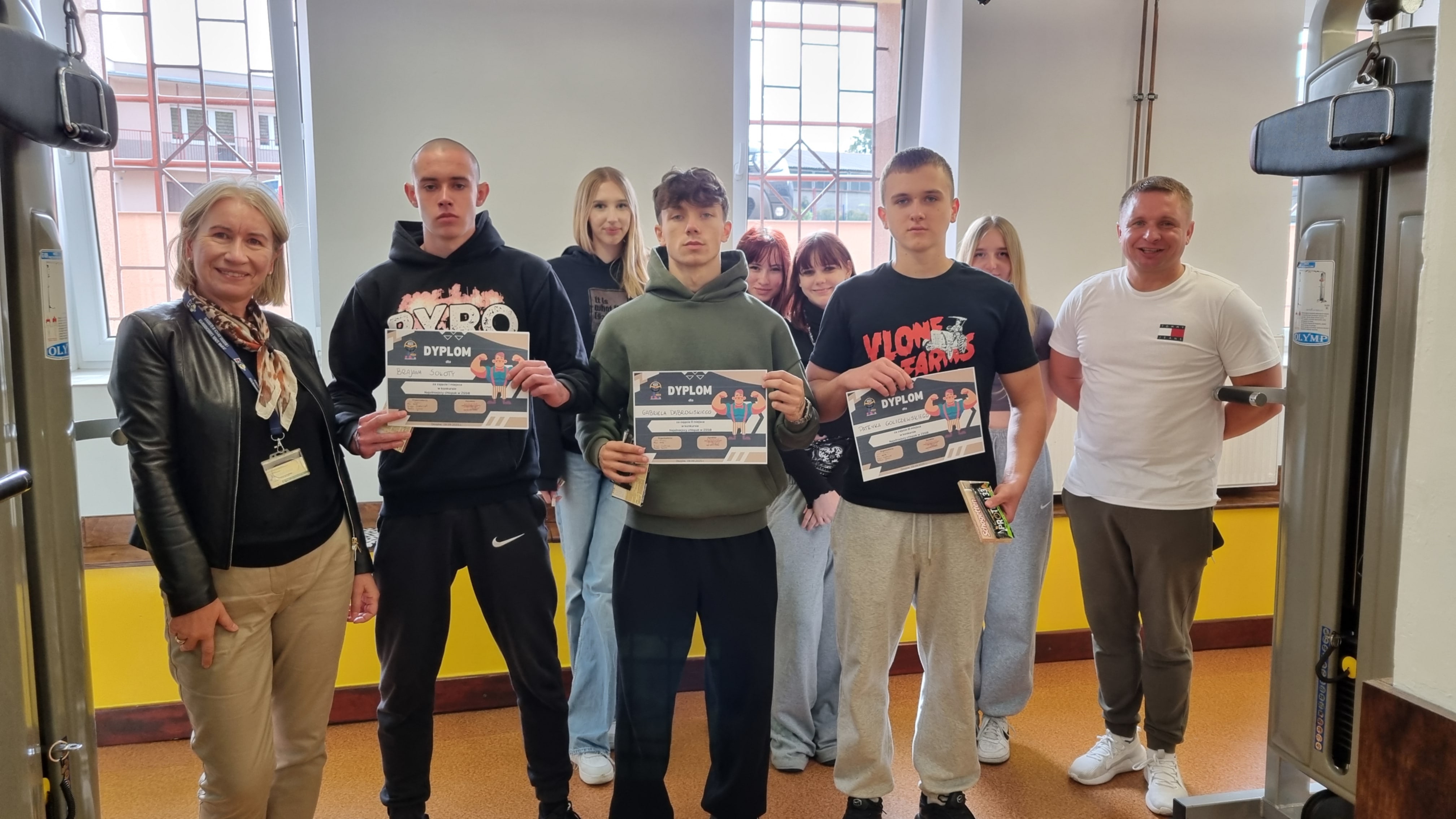  Uczniowie na zdjęciu